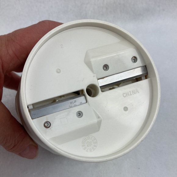 The Pampered Chef Spiral & Slice Fruit & Veggie Hand Held Slicer - Picture 6 of 12